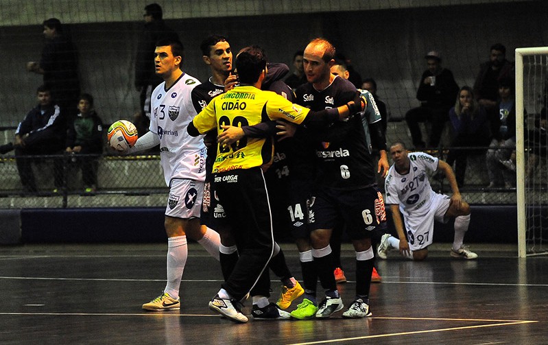 ADHering pressiona, mas perde para o Concórdia Futsal