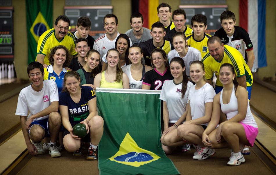 Atletas de Blumenau disputam o título do Mundial de Bolão 16