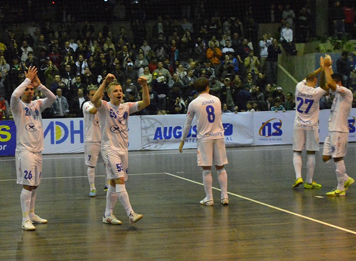 Blumenau vence Assoeva e segue na vice-liderança da Liga Futsal 