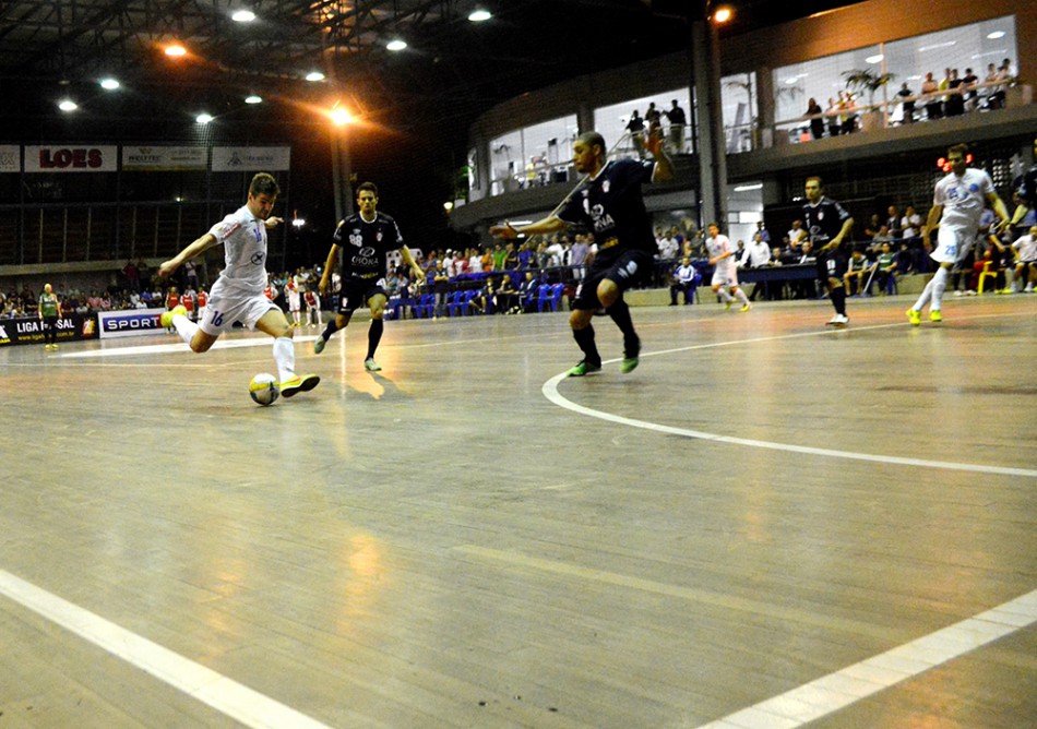Blumenau disputa último jogo da primeira fase da Liga Futsal