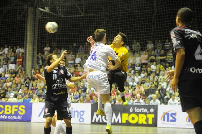 Blumenau pressiona, mas não vence a Krona Futsal 