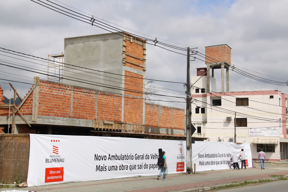 Obras do Ambulatório Geral da Velha se concentram na concretagem do piso