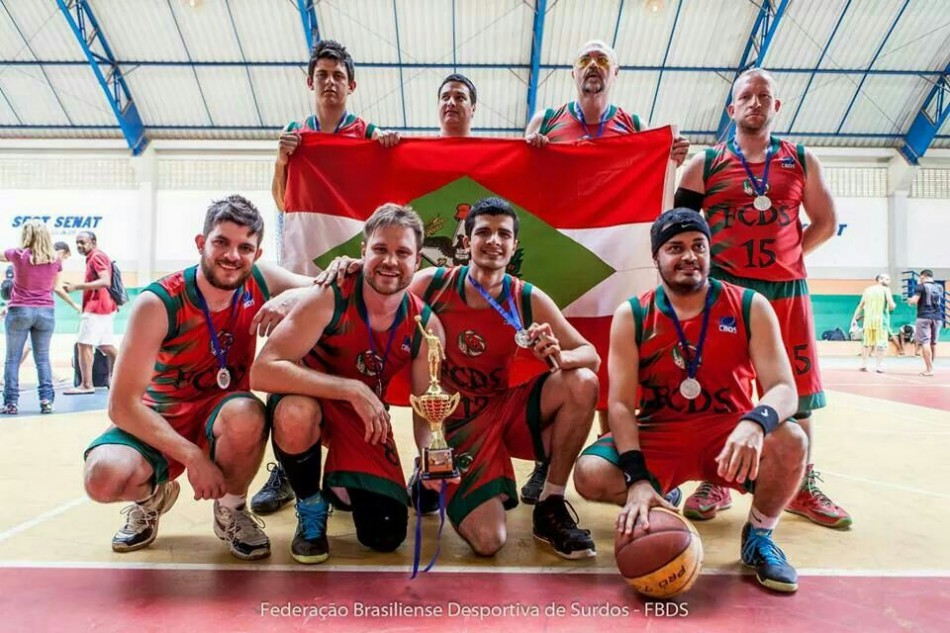 Professor conquista a prata em Campeonato Brasileiro de Basquete para Surdos