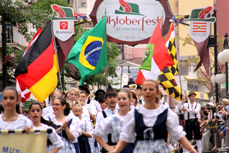 Novo regulamento dos desfiles da Oktoberfest foi apresentado terça