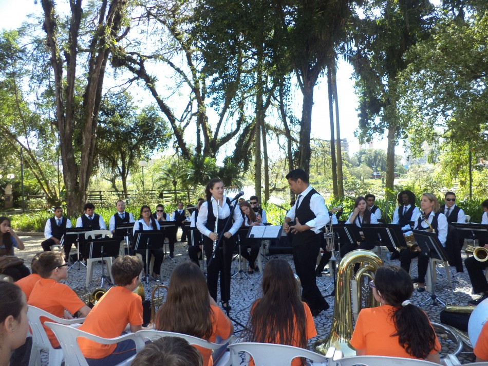 Banda participa de Concerto Educativo na praça