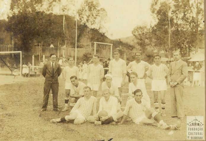 Memória Digital: futebol uma mania nacional