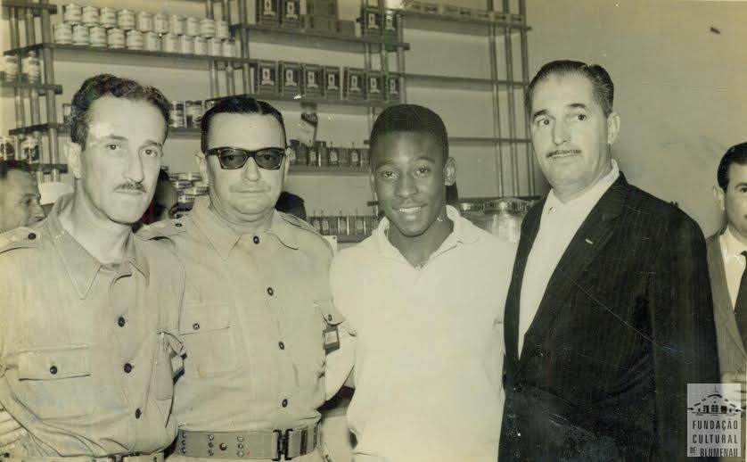 Memória Digital: Pelé jogando em Blumenau
