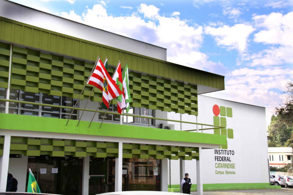 Prefeito participa da cerimônia de entrega do Instituto Federal Catarinense