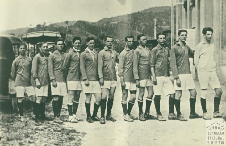Memória Digital: futebol uma mania nacional