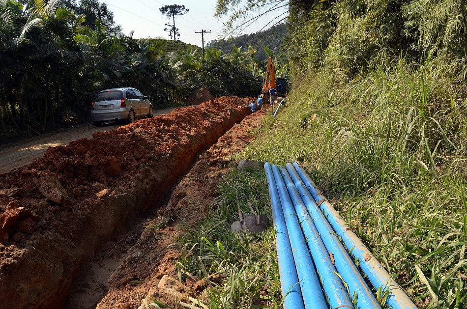 Samae implanta mais de três mil metros de rede de água na Vila Itoupava