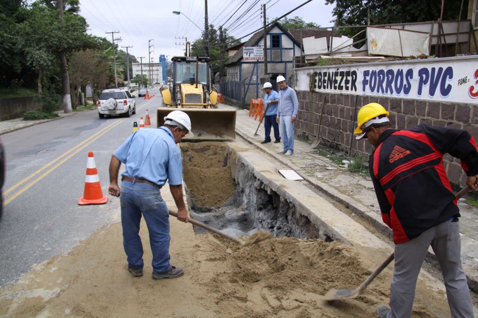 Mais de 400 metros de extensão da rua Bahia com nova rede adutora