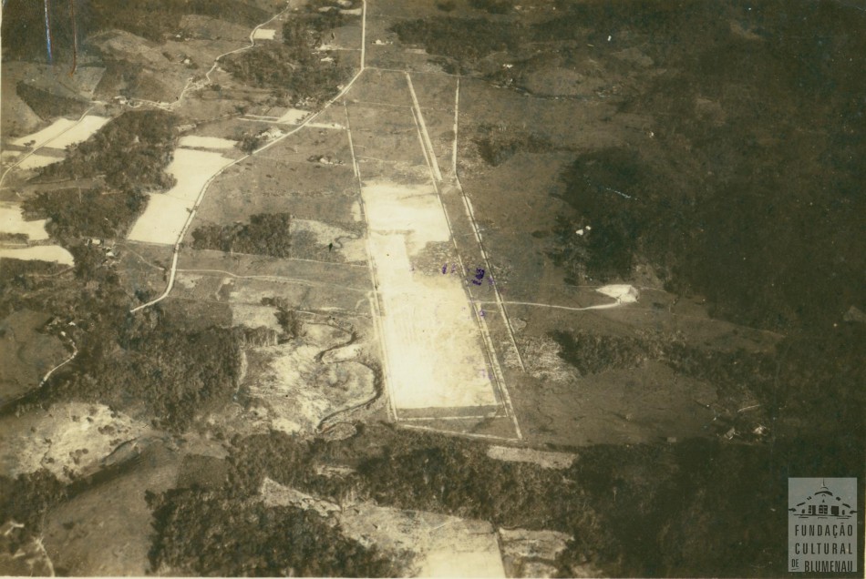 Memória Digital: Nereu inaugura aeroporto