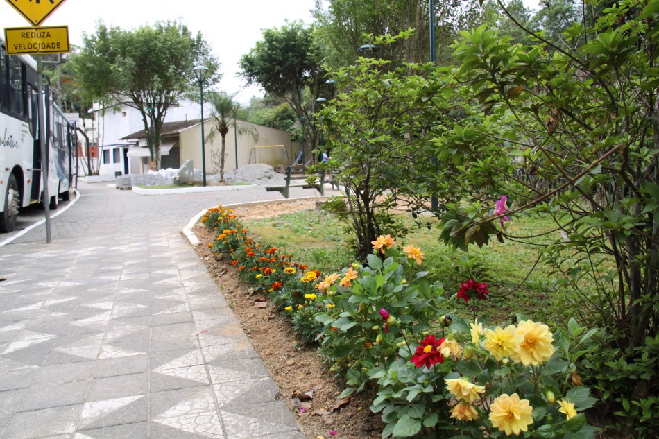 Duas praças são revitalizadas na Vila Itoupava