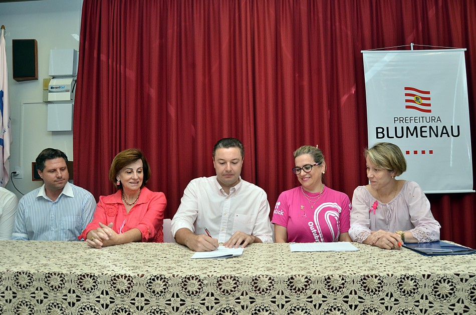 Prefeitura garante mamografia para mulheres a partir dos 40 anos