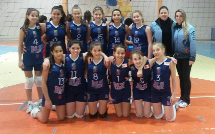 Equipe iniciante do Bluvolei segue na briga pelo título da Copa AEVI