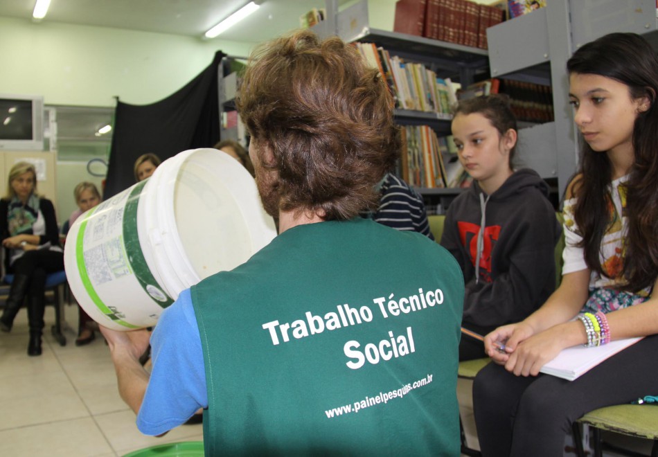 Obras do Ribeirão Fortaleza servem também para conscientizar população