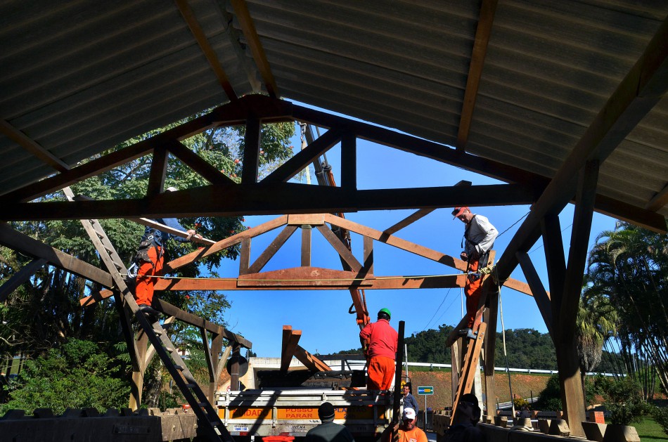Prefeitura recupera cobertura da ponte sobre Rio Testo