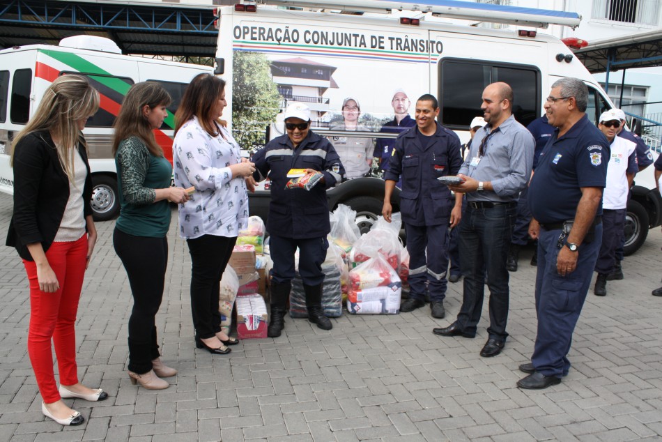 Dia Nacional do Agente de Trânsito é comemorado com ação beneficente em Blumenau