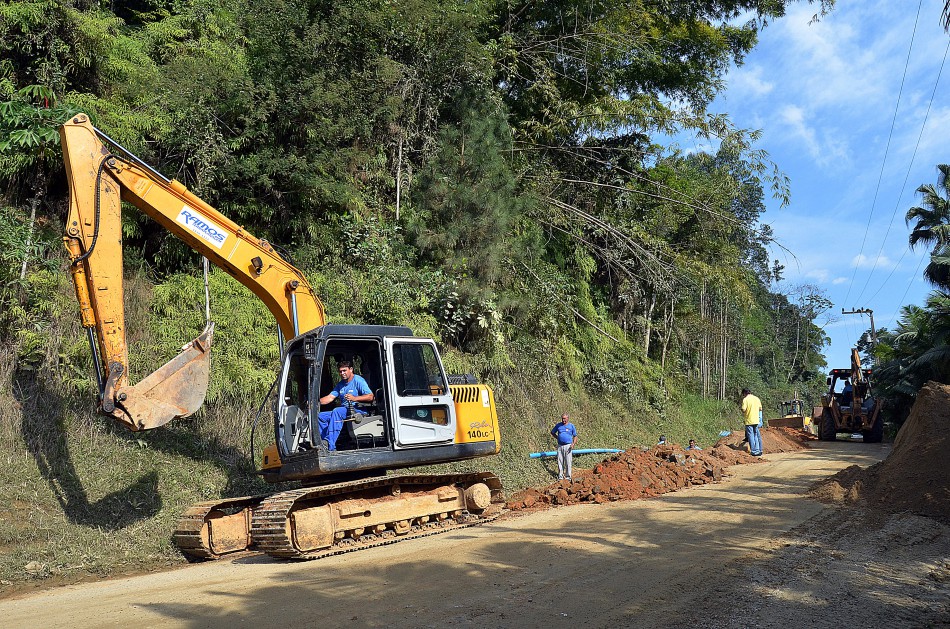 Obras de expansão da rede de água seguem na Vila Itoupava