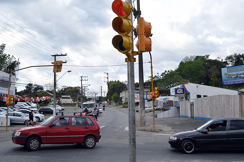 Prefeitura faz mudanças no semáforo da rua Bahia com rua Estrela