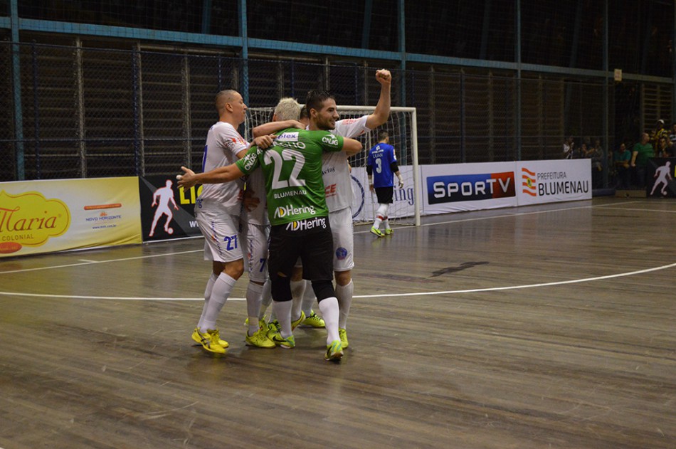 Futsal de Blumenau enfrenta a Assoeva visando classificação às quartas de final
