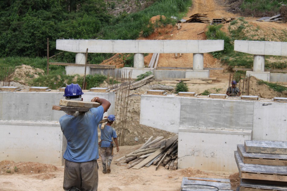 Prosseguem obras do prolongamento da rua Humberto de Campos