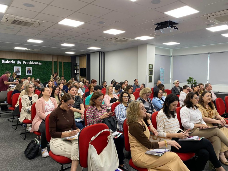 Secretaria de Educação realiza nova etapa de formação de diretores e diretores adjuntos da rede pública municipal