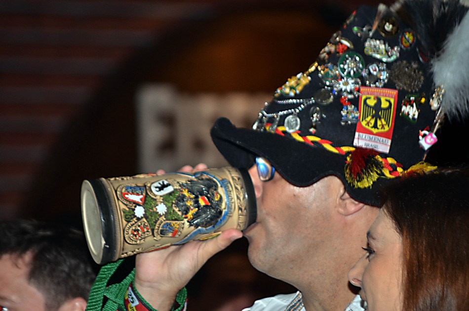 Brincadeira vai escolher o melhor chapéu da Oktoberfest