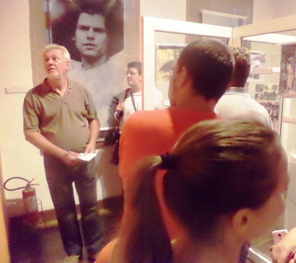 Estudantes participam de visitas noturnas a museus