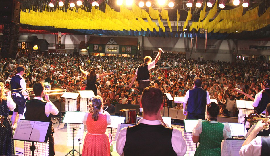 Consumo de chope e alimentação cresce na Oktoberfest Blumenau 2014