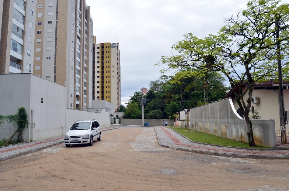 Rua da APAE é entregue à comunidade