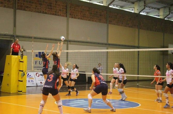 Blumenau vence e termina o Estadual de Voleibol na terceira posição