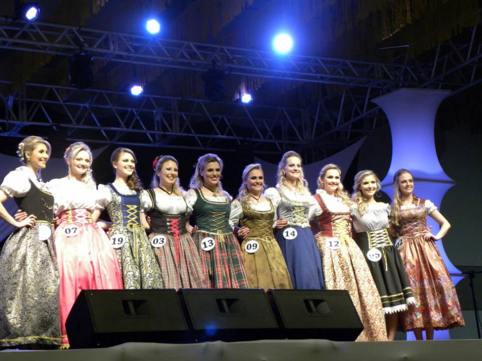 Candidatas à realeza da Oktoberfest têm agenda extensa 