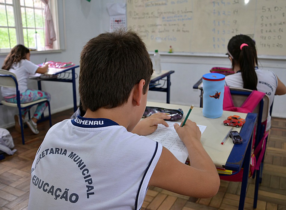 Secretaria de Educação divulga calendários escolares para 2015