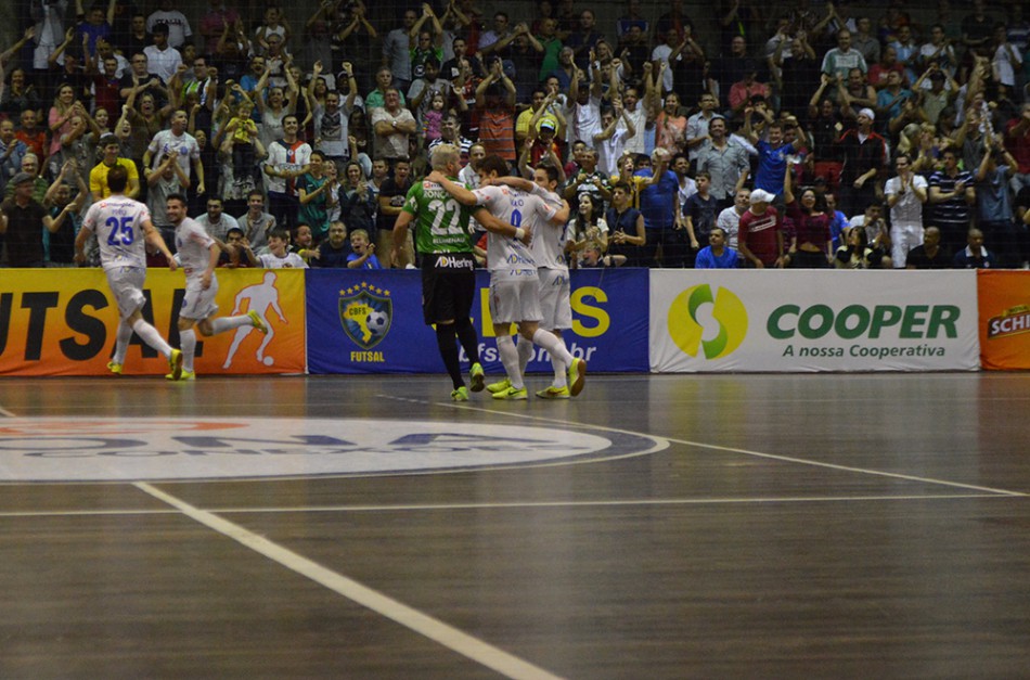 Futsal de Blumenau goleia em casa e assume vice-liderança do Grupo D 