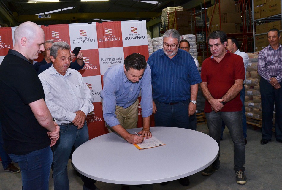 Assinada ordem de serviço para pavimentação da Gustavo Zimmermann