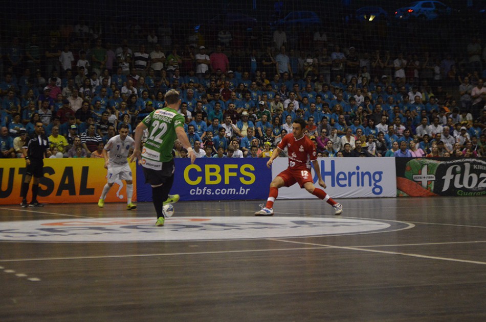 Goleiro e técnico de Blumenau entre os melhores da Liga Futsal 2014