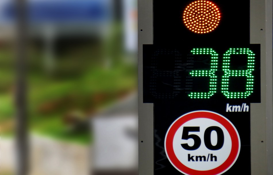 Novas lombadas eletrônicas passam a notificar nesta segunda-feira