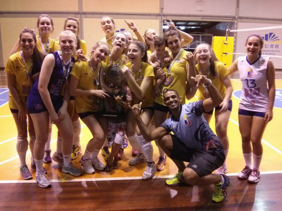 Blumenau é campeã da Copa AEVI de Voleibol Infantojuvenil