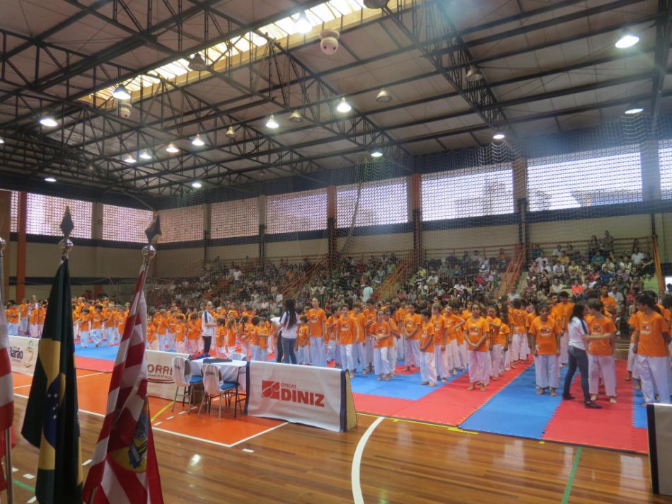 Evento de karate reúne mais de 300 alunos de Blumenau