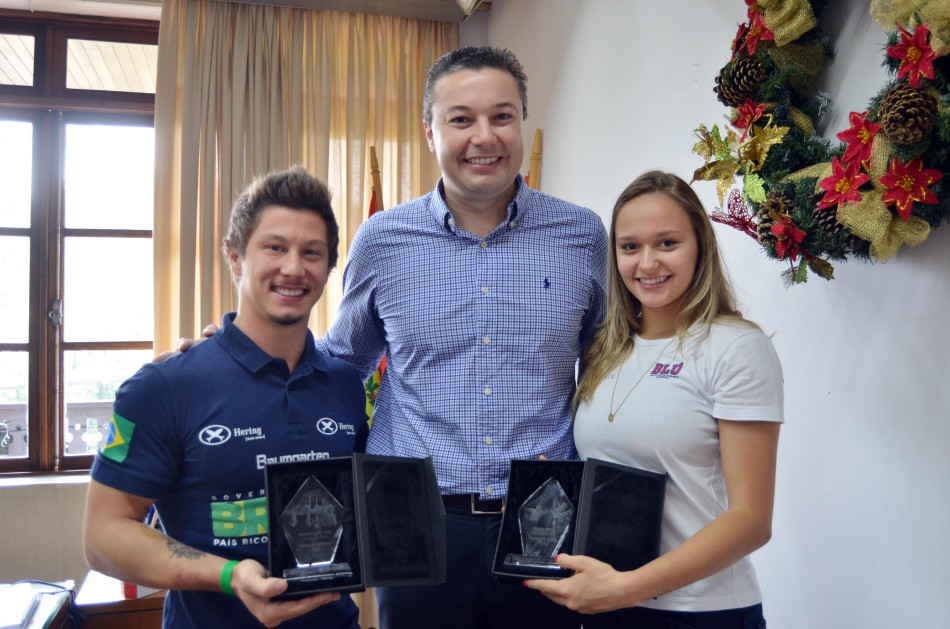 Atletas da ginástica recebem homenagem