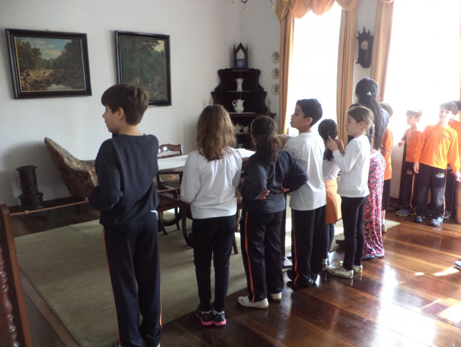 Alunos visitam o Museu da Família Colonial