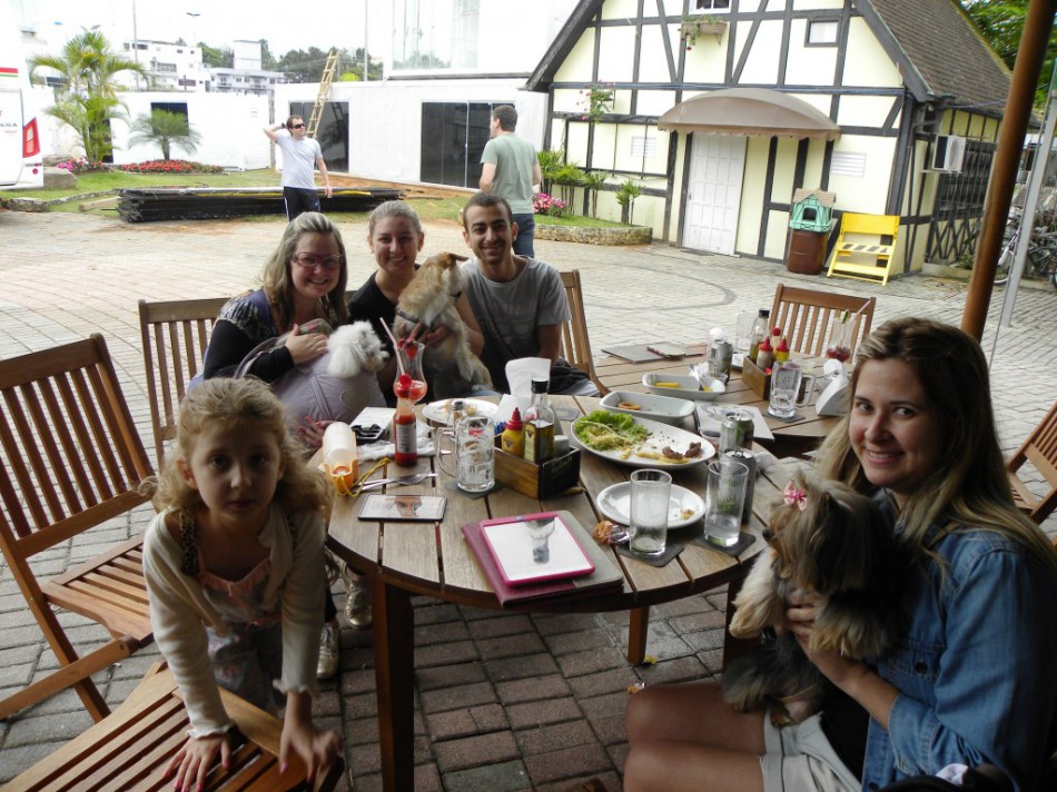 Parque Vila Germânica recebe última edição no ano do Cão na Vila