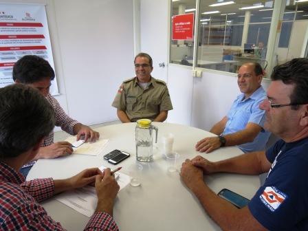 Prefeitura e PM discutem utilização do quiosque da Praça Victor Konder