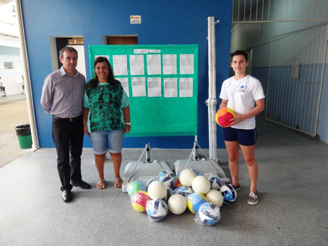 Escolas da rede municipal recebem kits esportivos