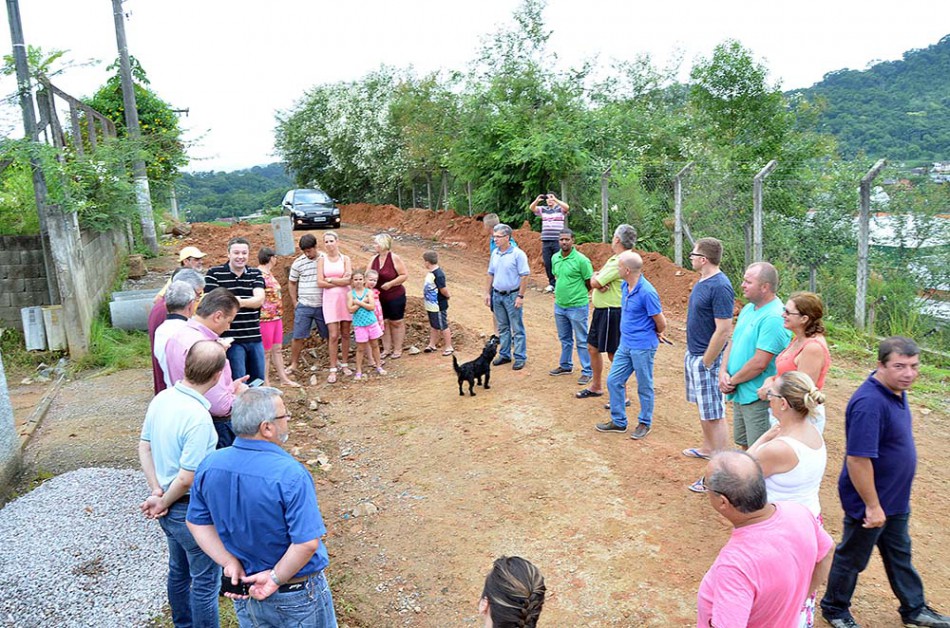 Programa Pavimenta Ação contempla população de quatro bairros