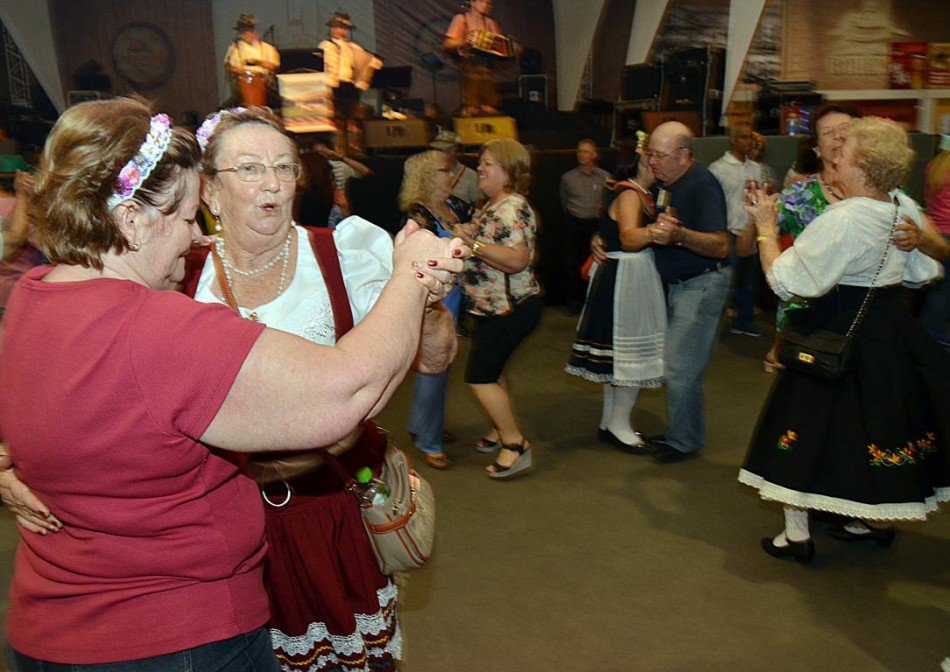 Oktoberfest da Melhor Idade agita o Parque Vila Germânica