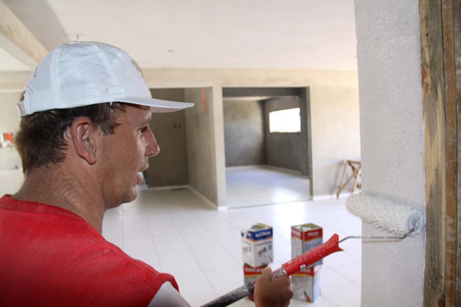 Paredes do novo prédio do Ambulatório da Velha recebem pintura