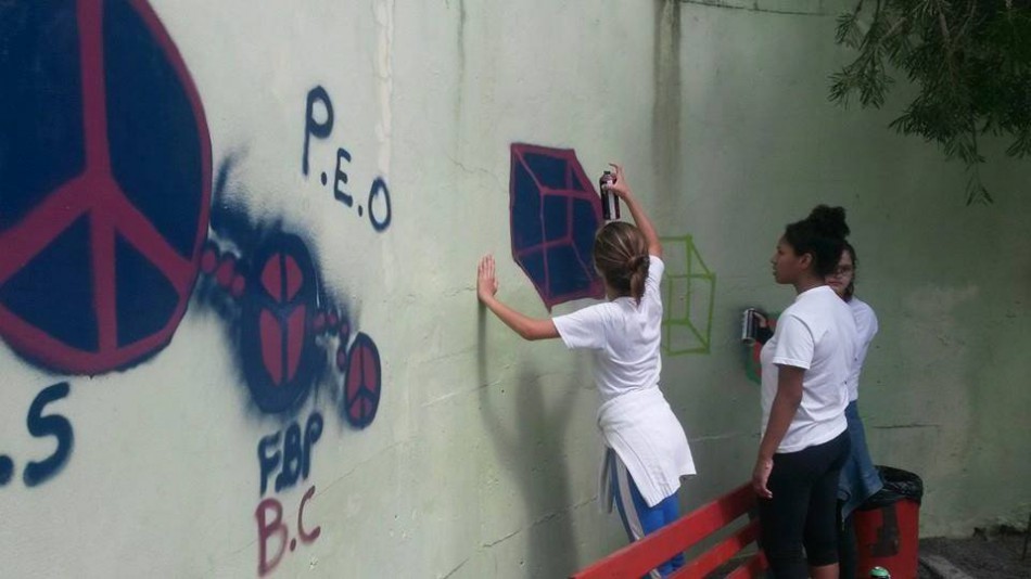 Escola Gustavo Richard recebe oficina de grafite nesta terça-feira