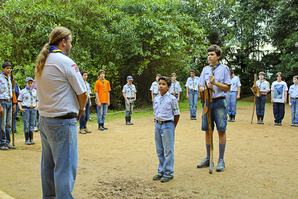 Integrantes dos Cras de Blumenau visitam grupo de escoteiros